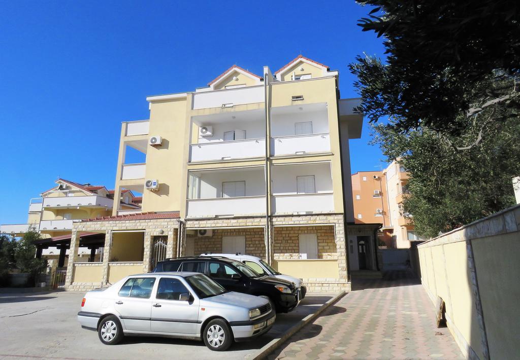 Apartments Party Novalja Exterior photo